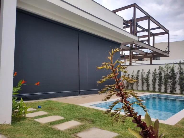 Toldo instalado com acabamento profissional garantido